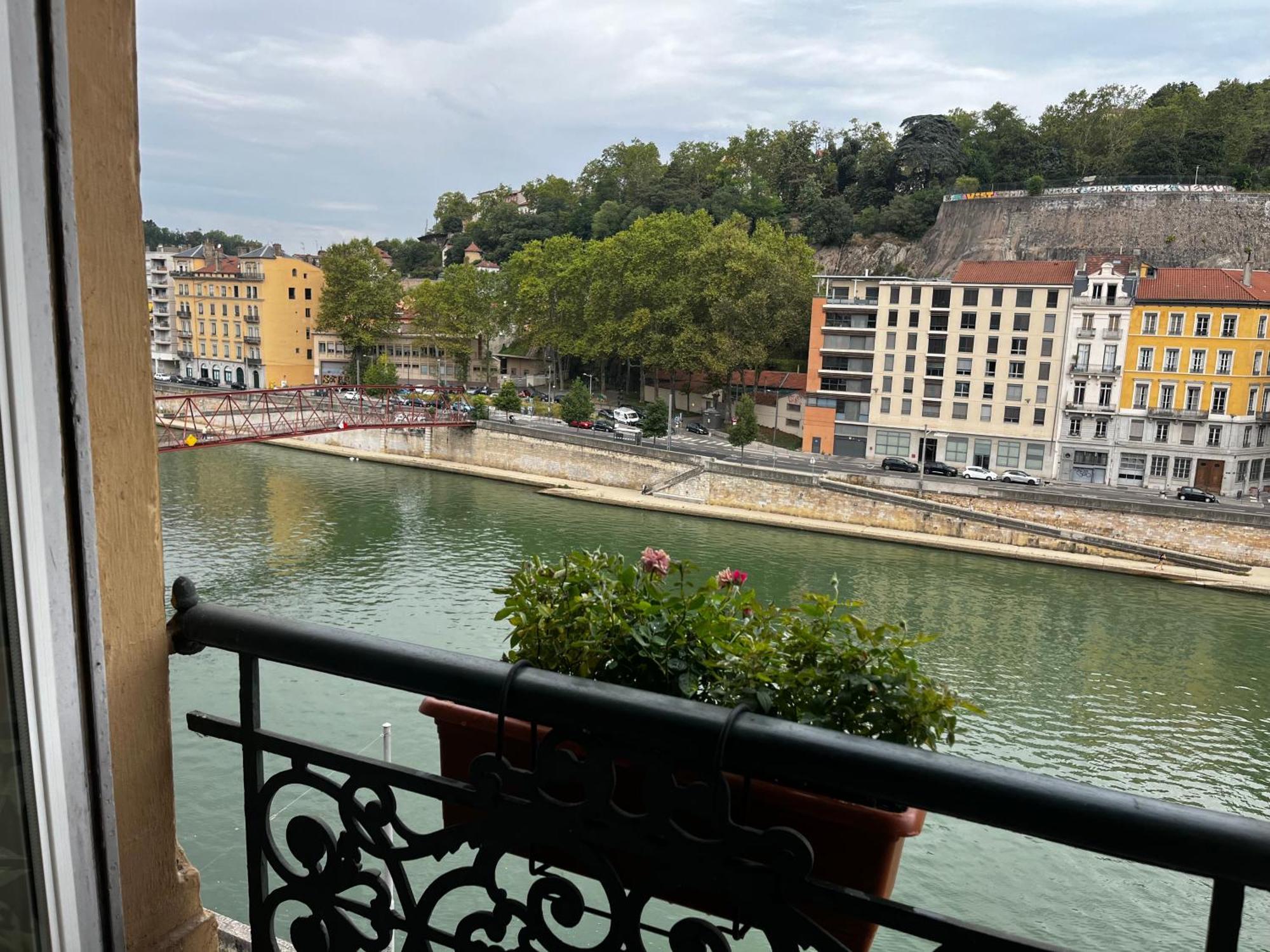 Ferienwohnung Vue Sur L'Eau Lyon Exterior foto